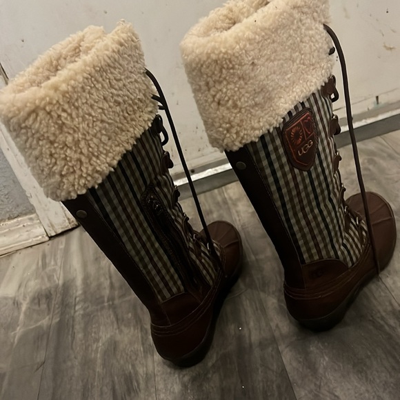 UGG Edmonton Boot - Picture 3 of 6